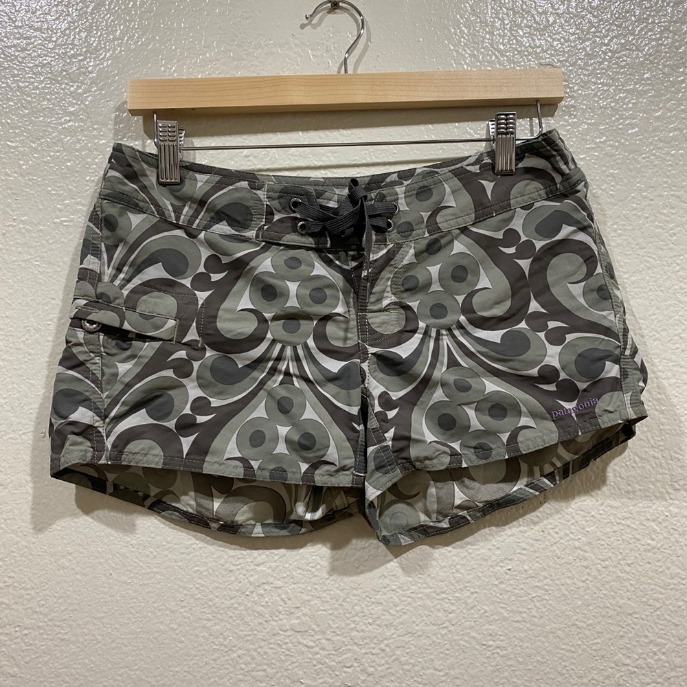 Patagonia Board green groovy shorts women’s size 2